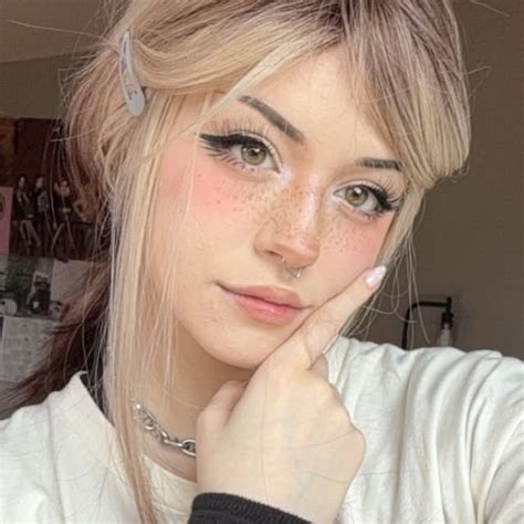 hannah owo phub|Hannah (@itshannahowo) • Instagram photos and videos.